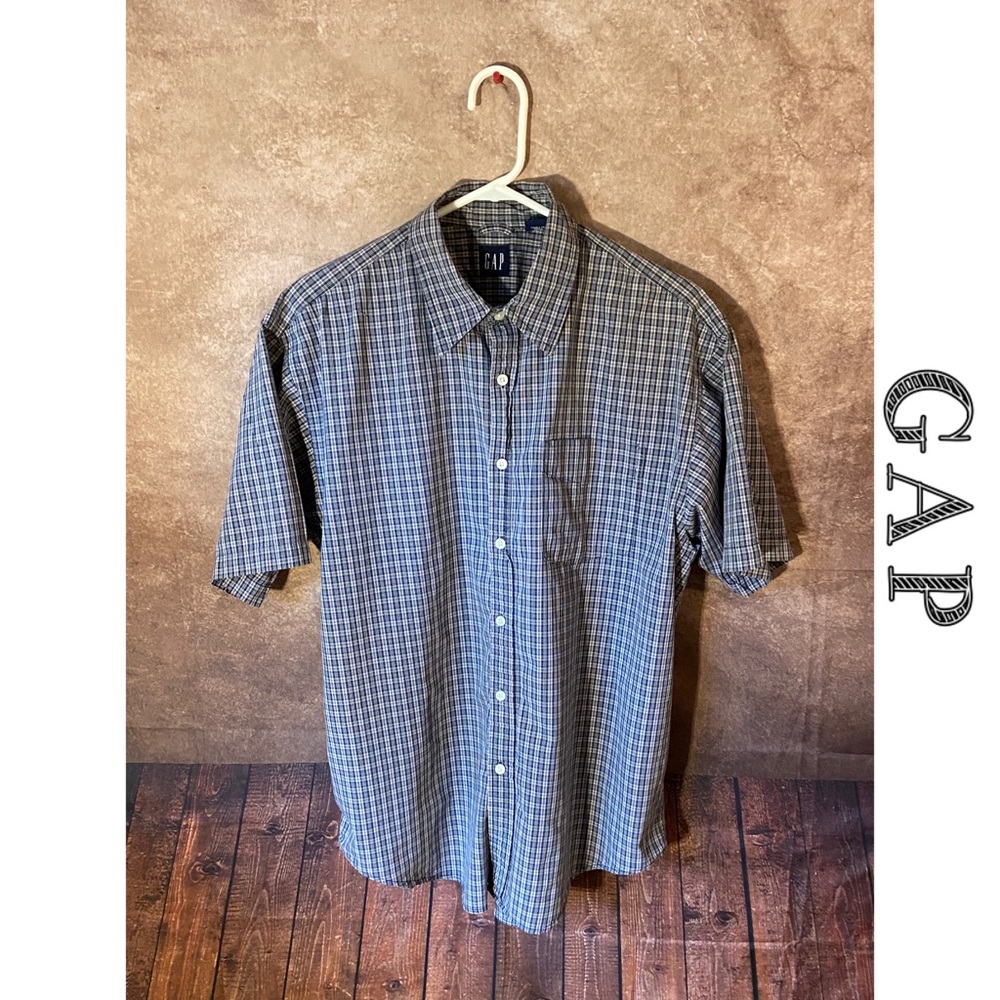 GAP men’s SS Navy/Khaki plaid shirt w/front pocket-size Large-EUC!